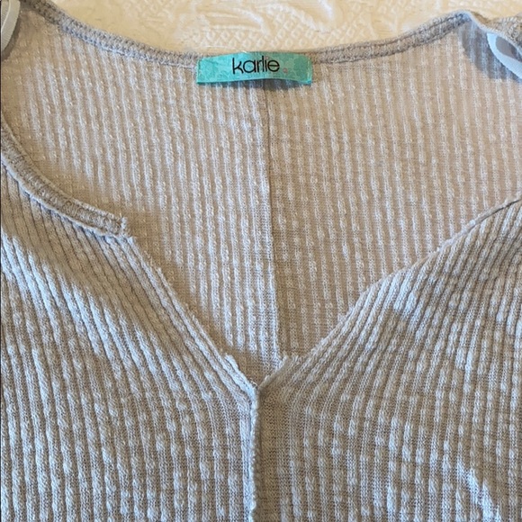 Karlie Top - Picture 3 of 4